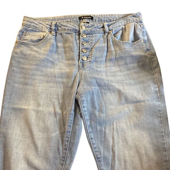 D.JEANS Crop Raw Hem Button Front Jeans - Picture 8 of 11